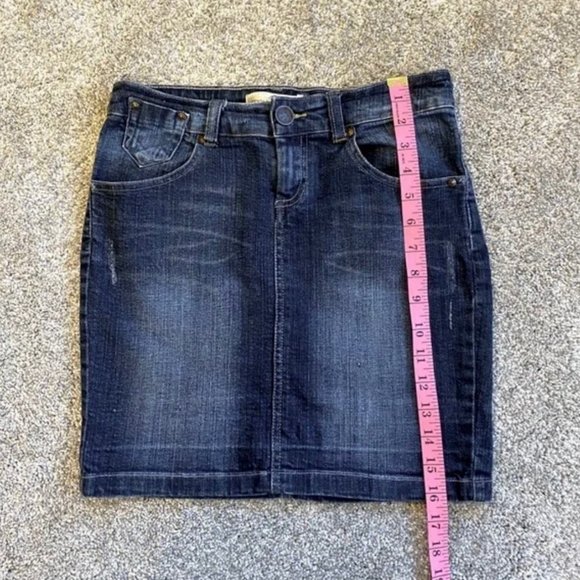 Bershka stretch dark wash 5 pocket denim mini skirt. Women’s size 4 - Picture 7 of 7